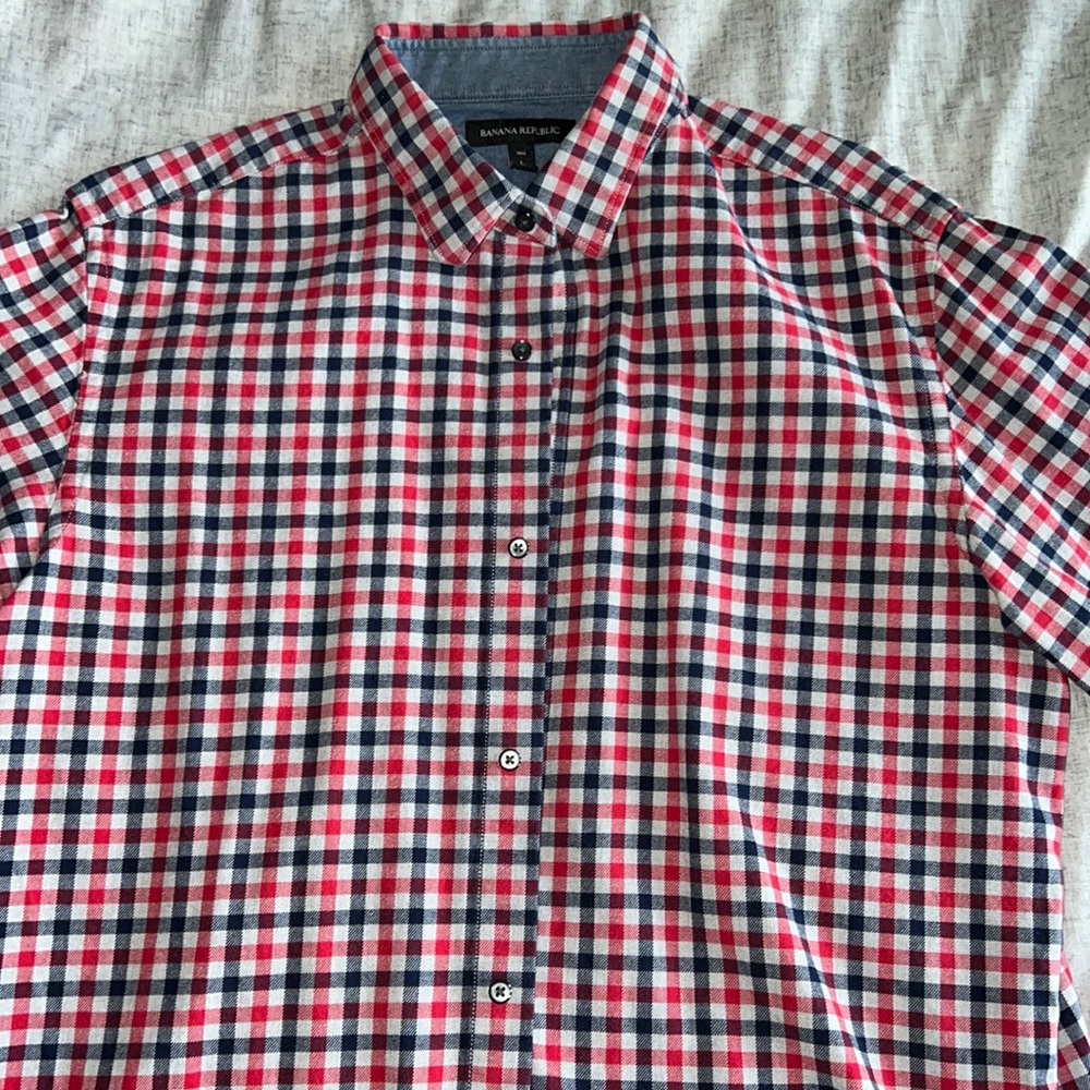 BANANA REPUBLIC BUTTON UP